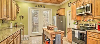 Dog-friendly Family Home Steps to Norris Lake