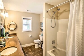 Apartment (4 Bedrooms) | Bathroom