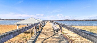 Family-friendly Cottage, Walk to the Beach!