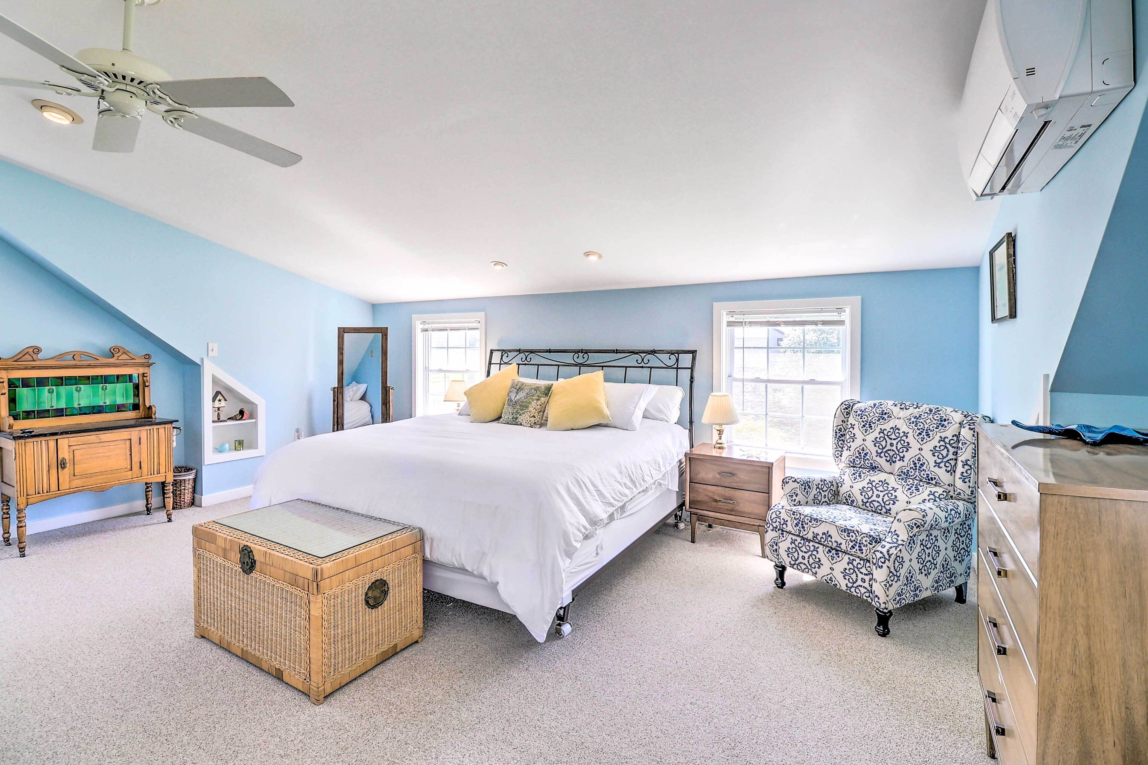 2 kamar tidur, setrika/meja setrika, dan tempat tidur bayi gratis