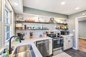 House (4 Bedrooms) | Interior