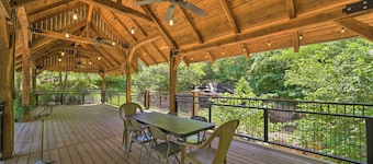 Falling Water Chalet Upper Unit: Near Bike Trails!
