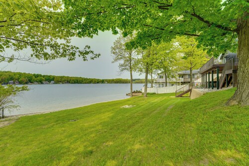 Crystal Lake Home w/ Backyard Lake Access!