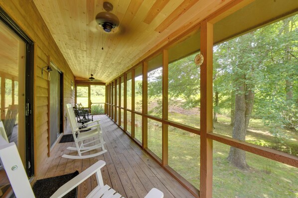 Cottage (3 Bedrooms) | Interior - Grand Murphy Cabin w/ Fire Pit & Game Room! (Murphy)