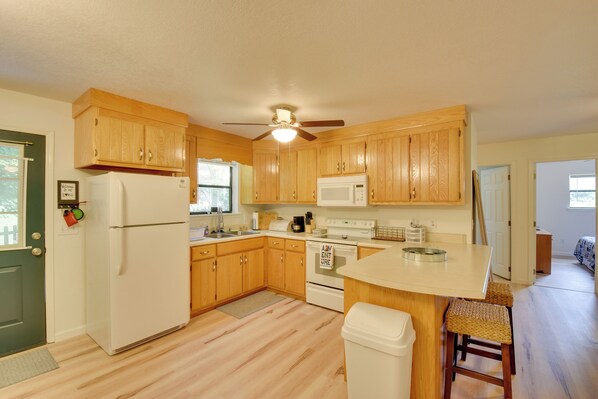 Cottage (3 Bedrooms) | Interior - Grand Murphy Cabin w/ Fire Pit & Game Room! (Murphy)