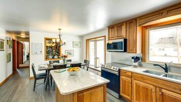 House (3 Bedrooms) | Interior