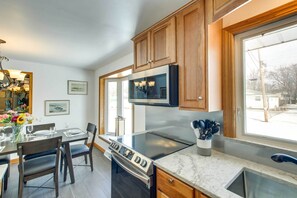 House (3 Bedrooms) | Interior