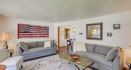 Walk to Lambeau Field: Green Bay Retreat