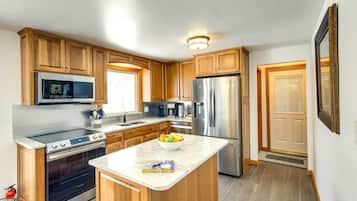 House (3 Bedrooms) | Interior