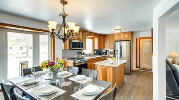 House (3 Bedrooms) | Interior