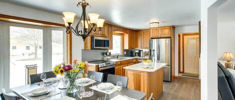 House (3 Bedrooms) | Interior