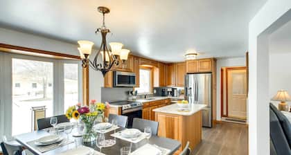 Walk to Lambeau Field: Green Bay Retreat