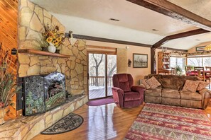 House (3 Bedrooms) | Interior - South Dakota Vacation Rental Near Mount Rushmore (Hermosa)