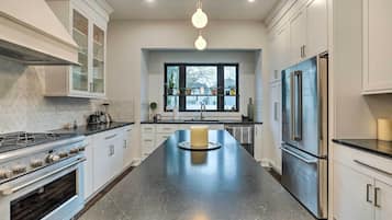 House (Multiple Bedrooms) | Interior