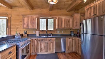 House (4 Bedrooms) | Interior