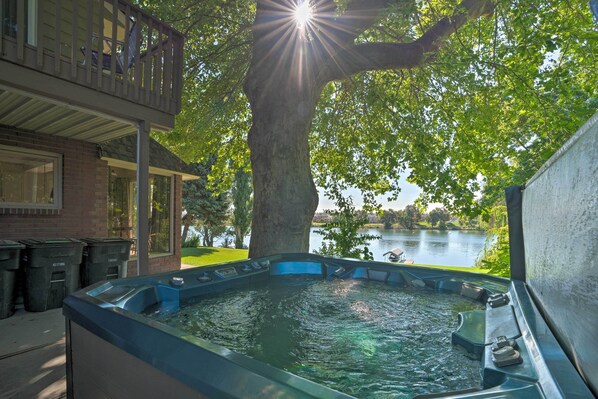 House (5 Bedrooms) | Interior - Lake House w/ Hot Tub - 1 Mi to Surf 'n Slide (Moses Lake)