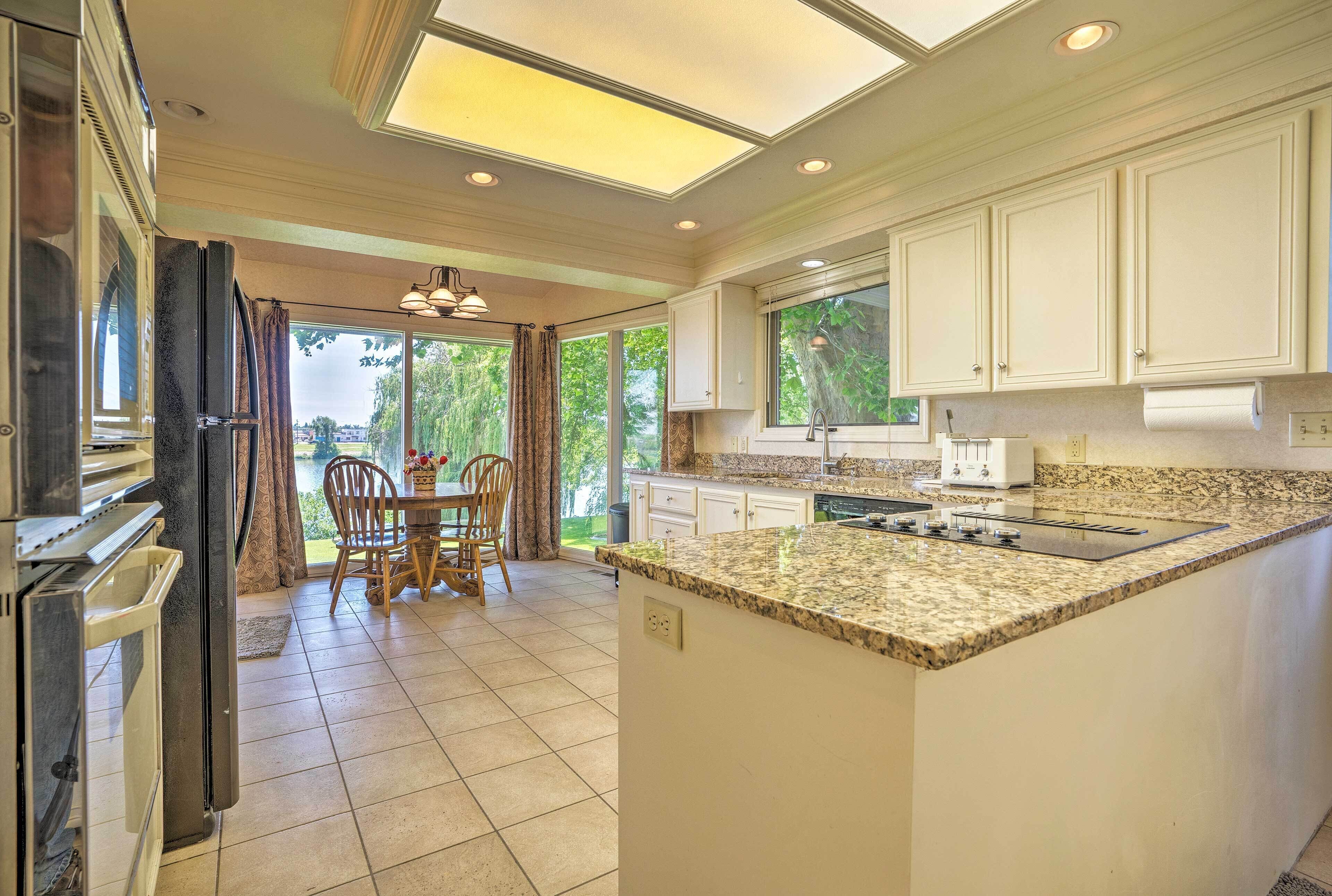 House (5 Bedrooms) | Interior