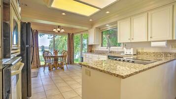 House (5 Bedrooms) | Interior