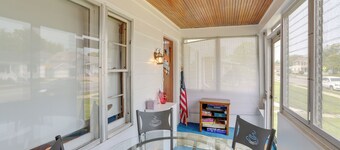 Home w/ Screened-in Porch < 1 Mi to Lake Erie