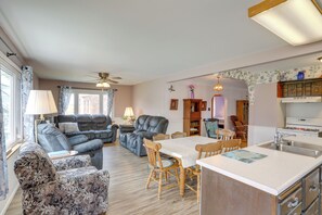 House (4 Bedrooms) | Interior