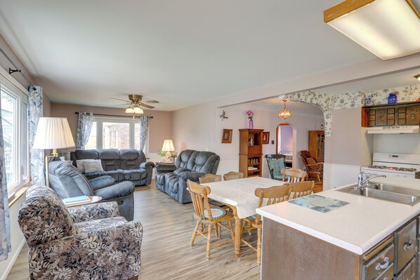 House (4 Bedrooms) | Interior