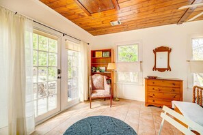 Apartment (0 Bedroom) | Interior