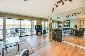 Fireplace - Hot Springs Lakefront Condo w/ Marina Access! (Hot Springs)