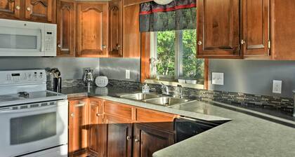 East Tawas Apartment Near Lake Huron & Downtown!