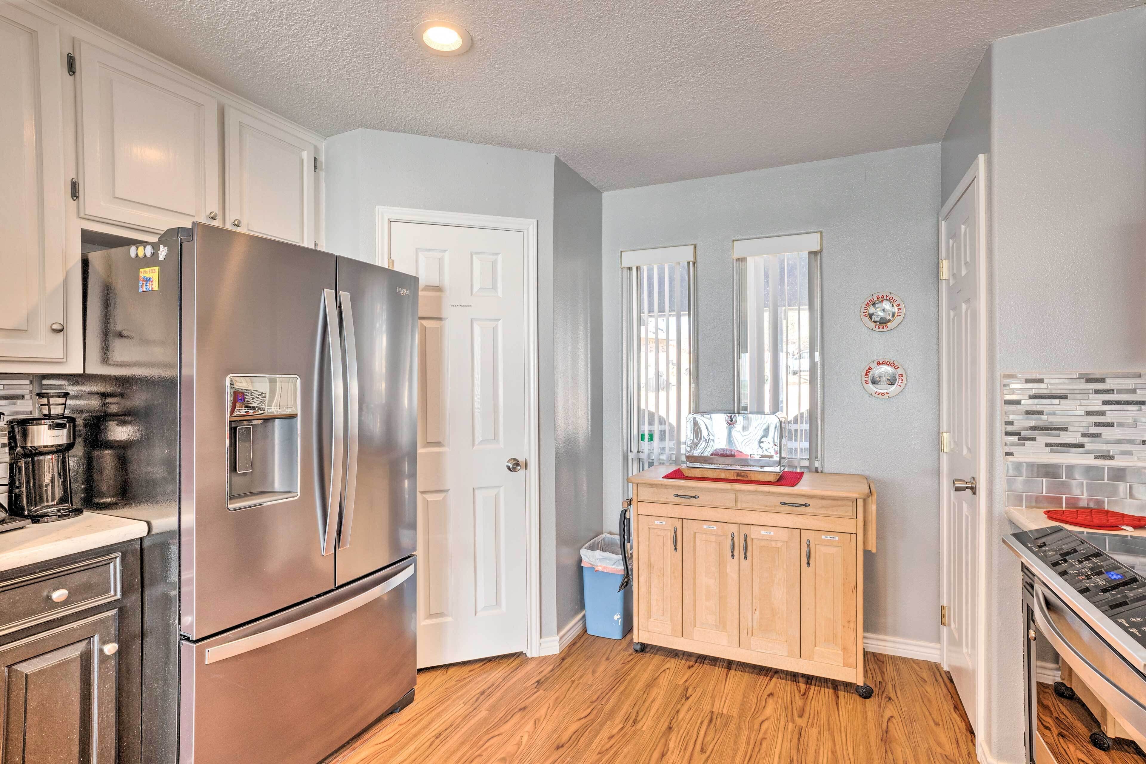 Lakefront Livingston Home w/ Grill & Views!