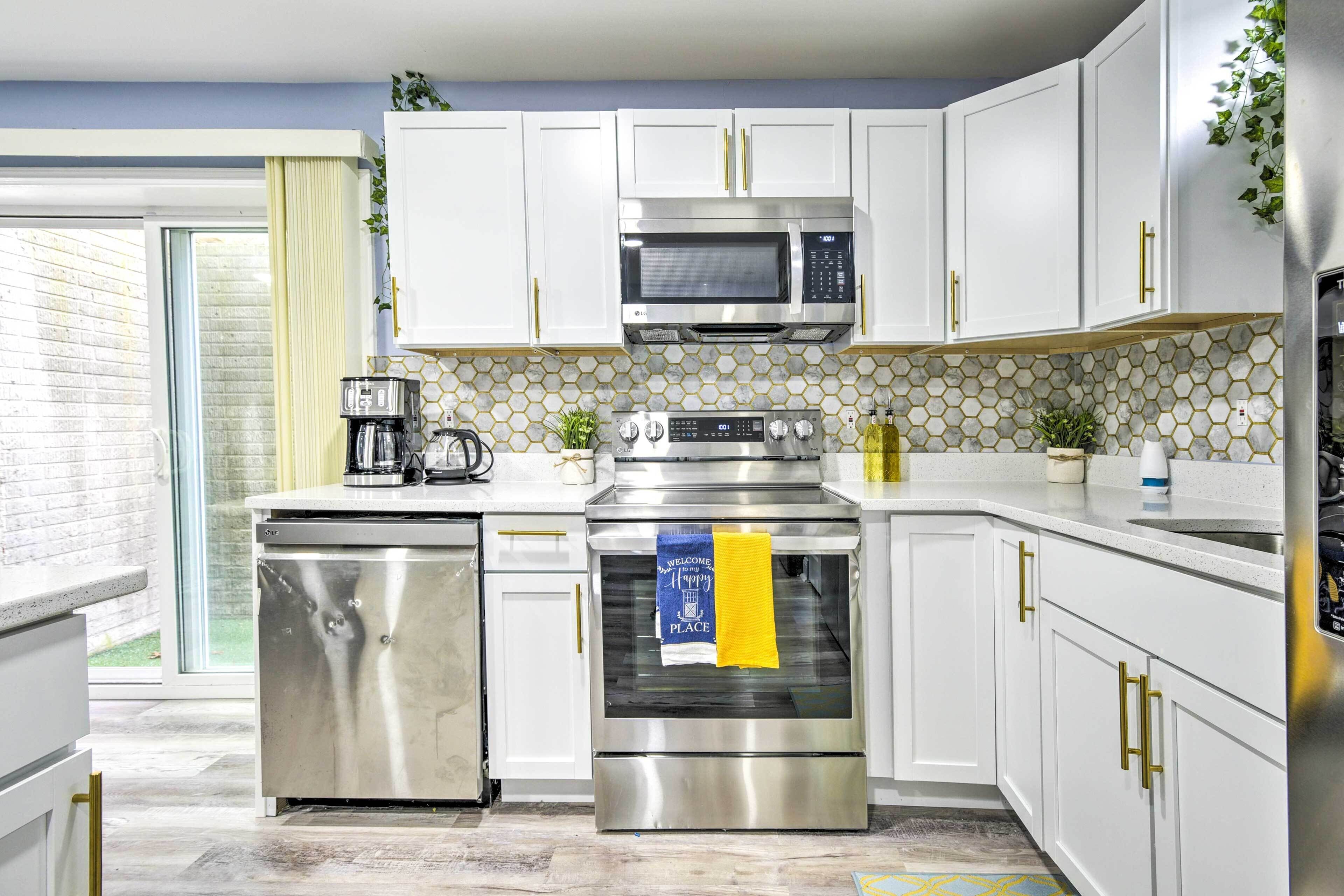 Joppatowne Home w/ Private Deck & Fireplace!