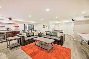 ํ์ฐ์ค (3 Bedrooms) | ๋ด๋ถ