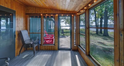 Lakefront Walker Home w/ Boat Dock & Lift!