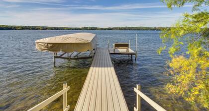 Lakefront Walker Home w/ Boat Dock & Lift!