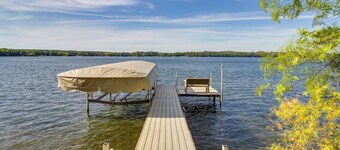 Lakefront Walker Home w/ Boat Dock & Lift!