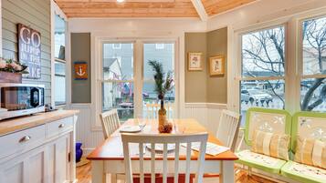 Apartment (0 Bedroom) | Interior