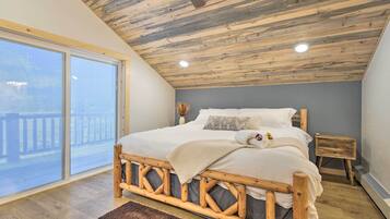 House (6 Bedrooms) | 6 bedrooms, bed sheets