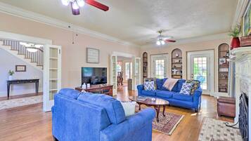 House (4 Bedrooms) | Front of property