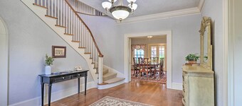 1920s Corsicana Home: Group Getaway Near Downtown!