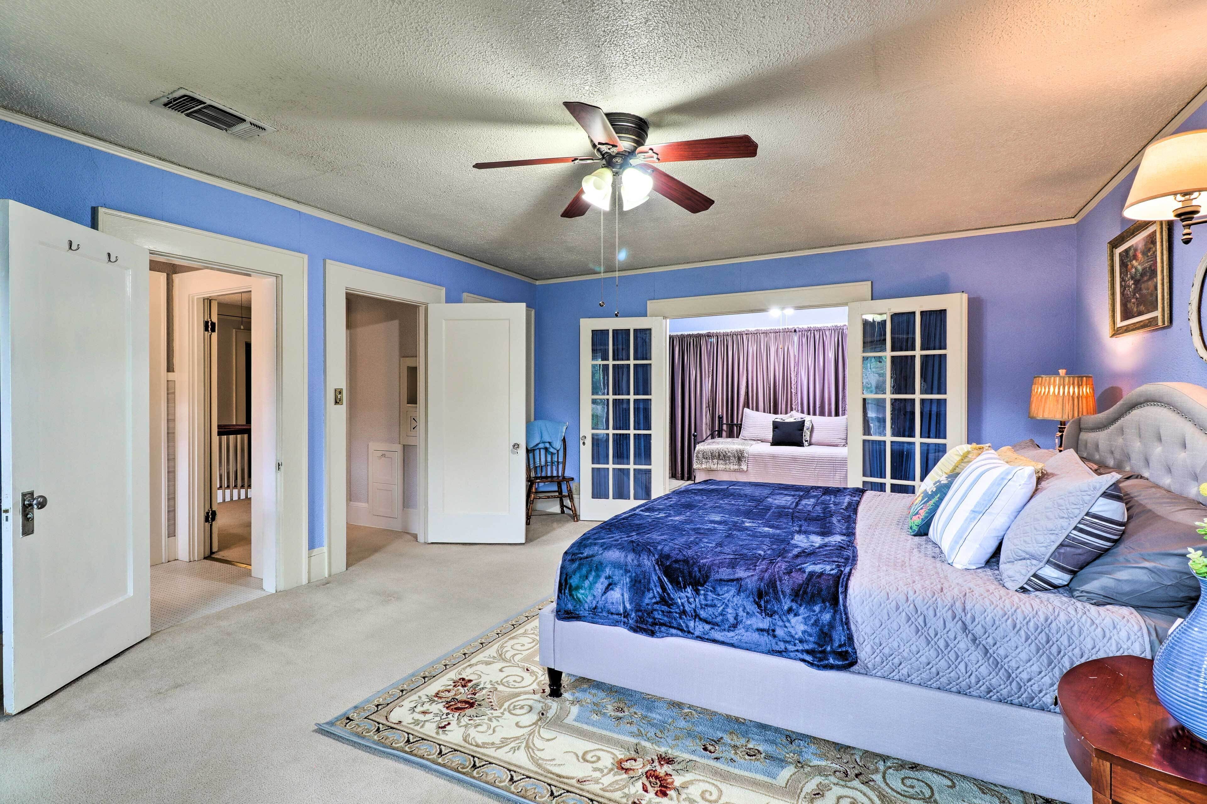 Historic 1927 Corsicana Getaway w/ Game Room!