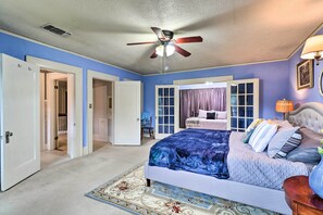 House (4 Bedrooms) | Interior - 1920s Corsicana Home: Group Getaway Near Downtown! (Corsicana)