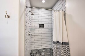 House (2 Bedrooms) | Interior - Lakefront Daingerfield Retreat w/ Shared Dock! (Daingerfield)