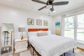 House (2 Bedrooms) | Interior - Lakefront Daingerfield Retreat w/ Shared Dock! (Daingerfield)