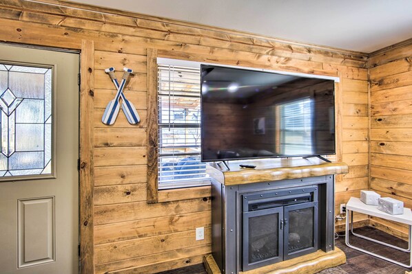 House (2 Bedrooms) | Interior - Lakefront Daingerfield Retreat w/ Shared Dock! (Daingerfield)