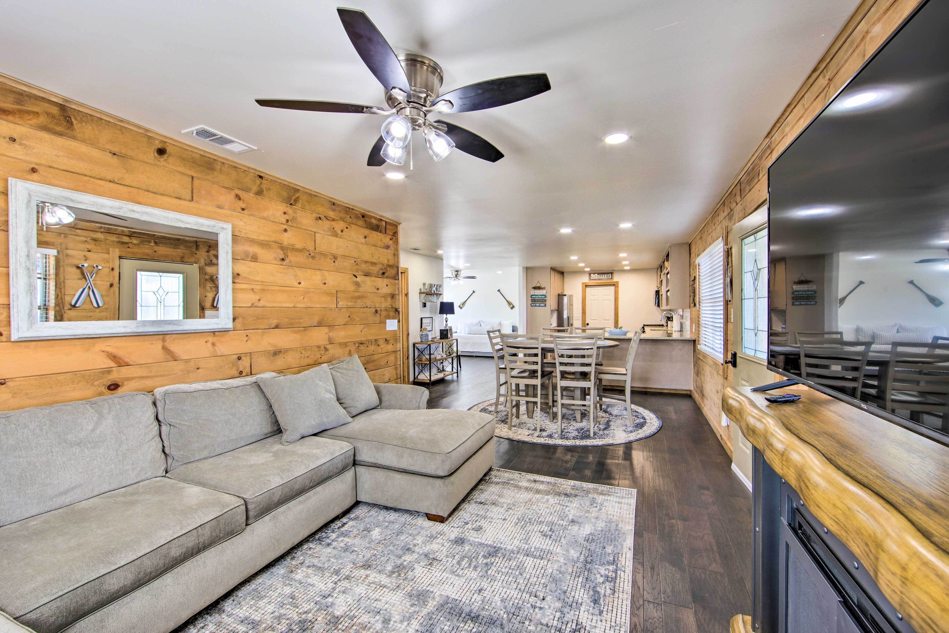 Lakefront Daingerfield Retreat w/ Shared Dock!