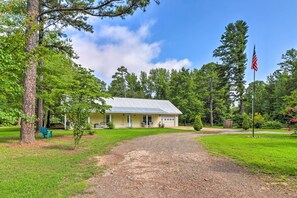 Interior - Higden Home w/ Furnished Porch, Spacious Yard (Higden)
