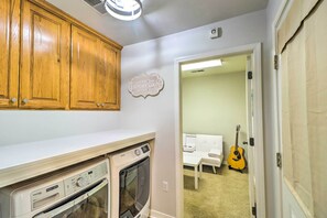 Interior - Higden Home w/ Furnished Porch, Spacious Yard (Higden)