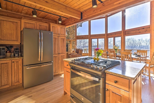 Interior - Lodge w/ Indoor Pool, Along Devil's Lake Park (Merrimac)
