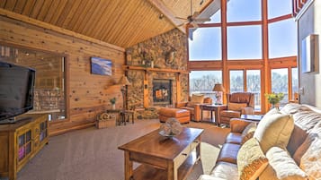 House (5 Bedrooms) | Living area | TV, fireplace, books