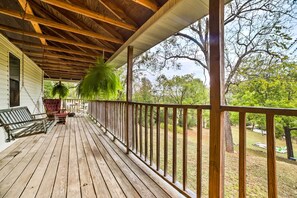 House (2 Bedrooms) | Interior - Historic Bruno 'hampton Creek Hideaway' on 2 Acres (Everton)
