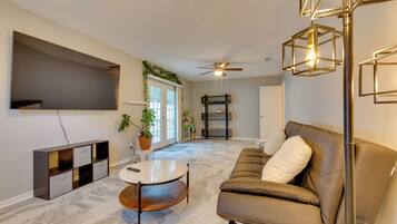 ํ์ฐ์ค (3 Bedrooms) | ๋ด๋ถ